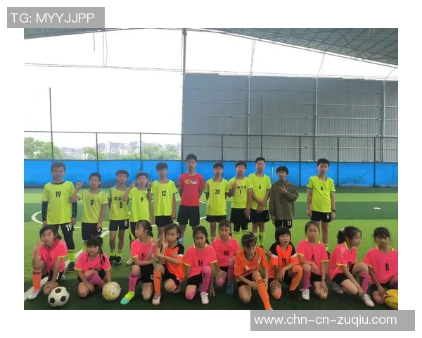 掌握足球接半高球技巧提升你的比赛表现与团队配合能力